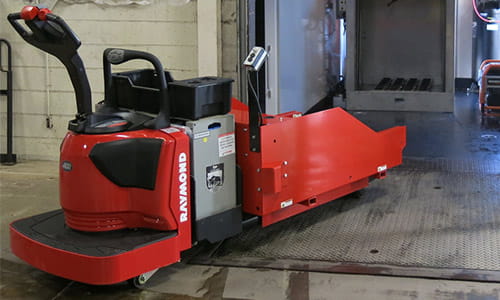 battery handling system, battery changer, changing forklift batteries, moving industrial batteries, transfer cart, battery carriage,